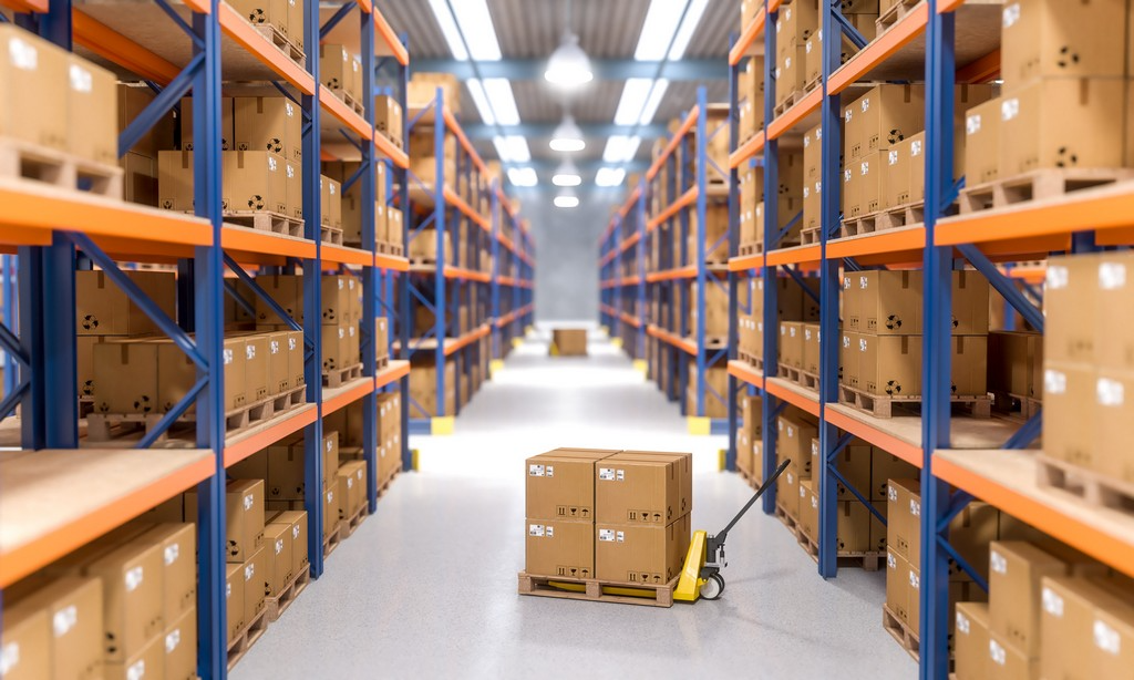What are the advantages of warehousing services for B2B companies?