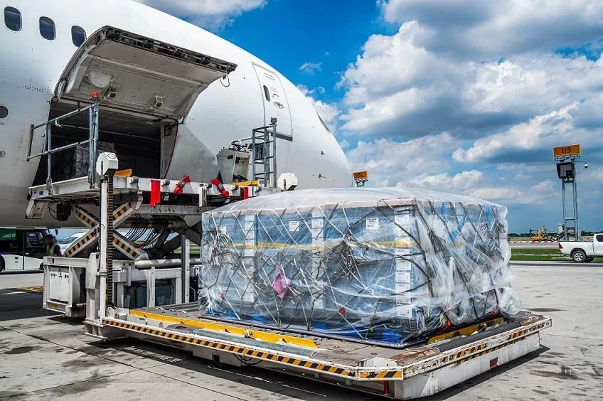 Freight Tracking During the Air Freight Service Process